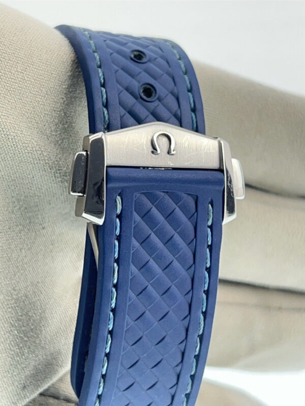 57_2bbacb78-1879-426f-8188-163aadb5bf0e Omega Seamaster Aqua Terra Worldtimer Steel Blue Dial 43mm 220.12.43.22.03.001