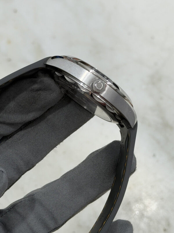 2023 Omega Seamaster Aqua Terra Automatic Rubber Strap Watch 220.12.41.21.02.002